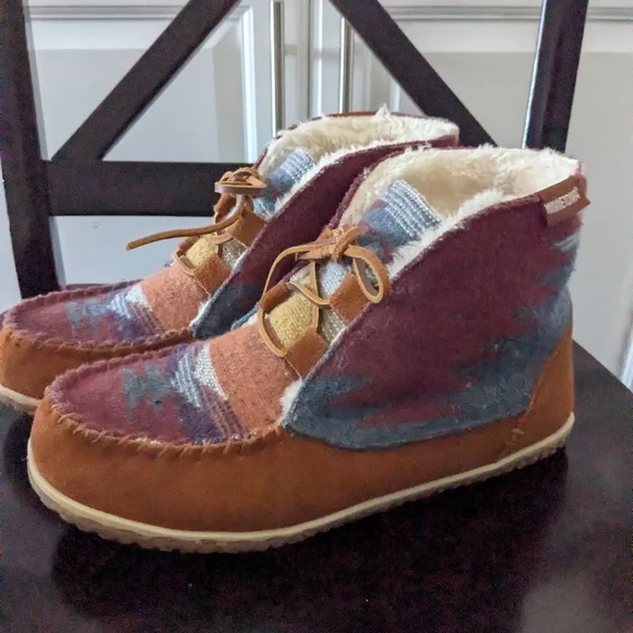 Women's Minnetonka Torrey Laceup Bootie Slippers Size 9 Tribal Southwestern - Picture 2 of 9